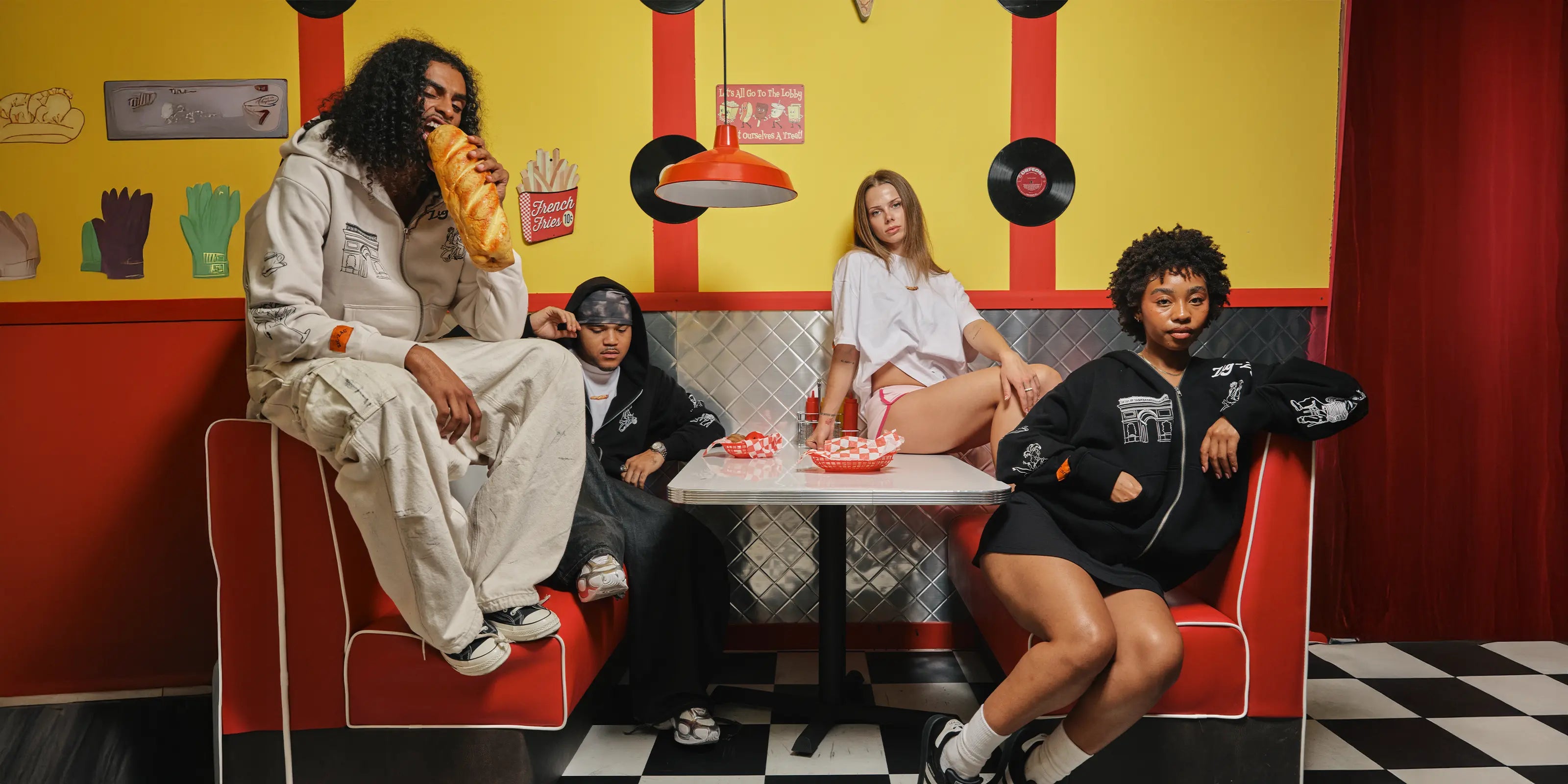 How to Style Graphic Tees: Everyday Outfits for Any Season