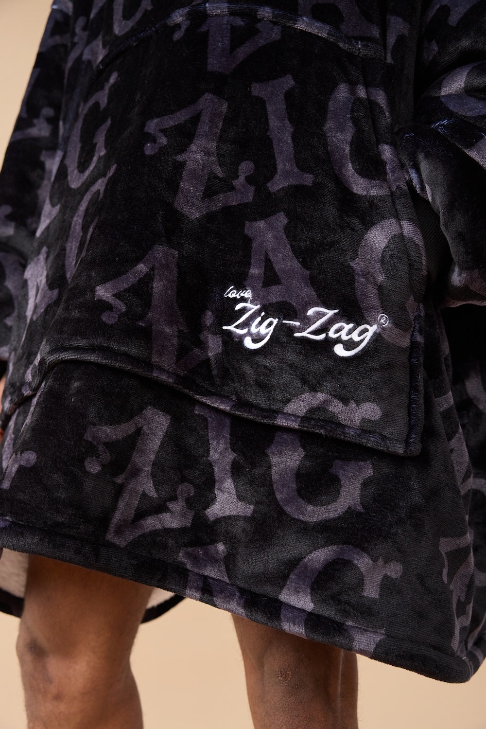 Zig-Zag Burn Slow Blanket Hoodie